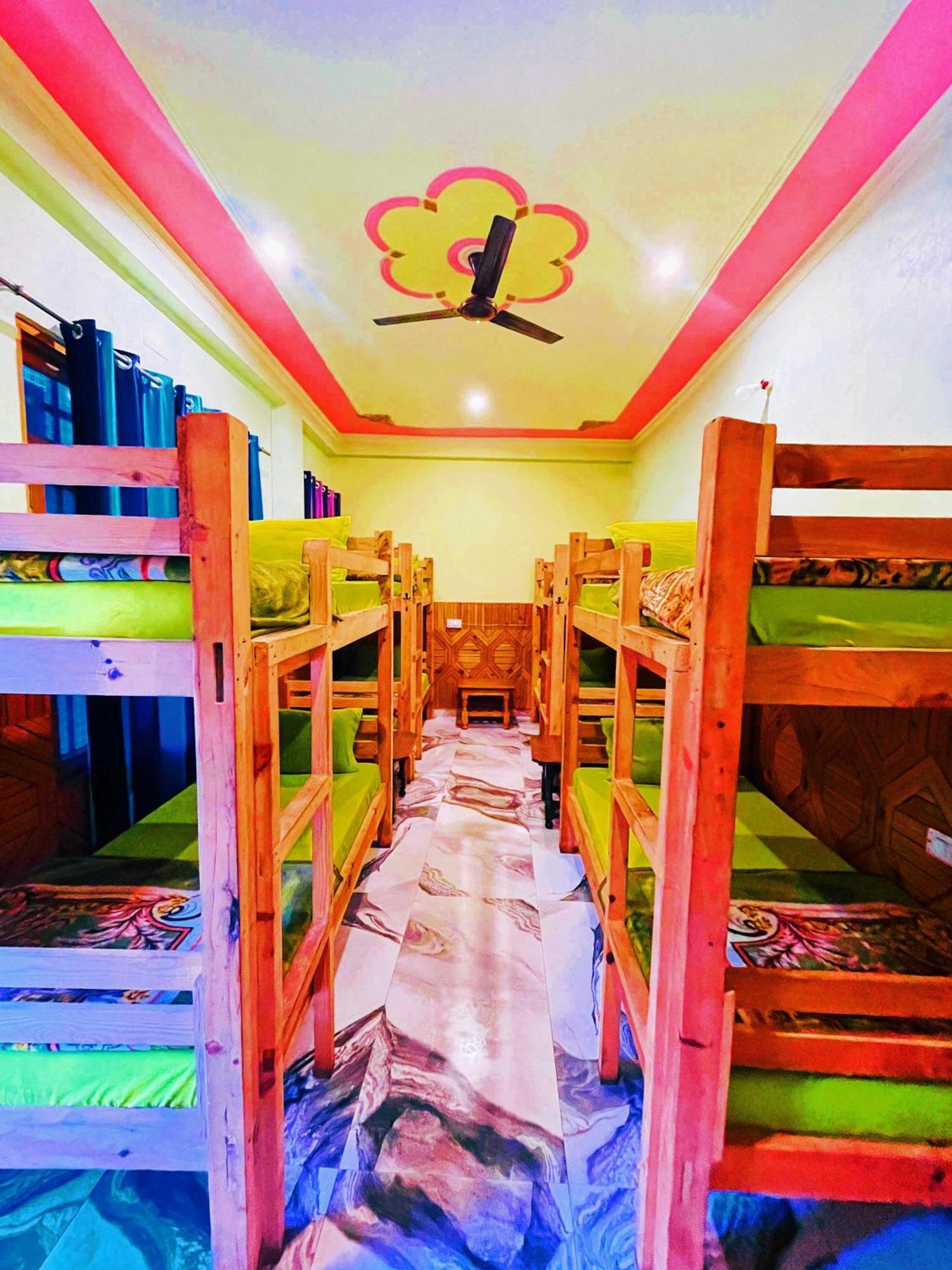 Chalo Chhalal Hotel & Cafe 카솔 외부 사진